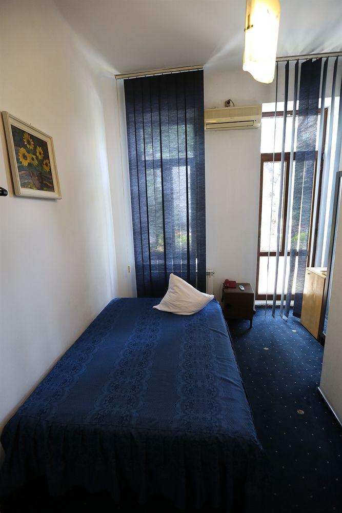 Banat Hotel Букурещ Екстериор снимка