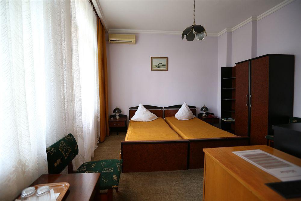 Banat Hotel Букурещ Екстериор снимка