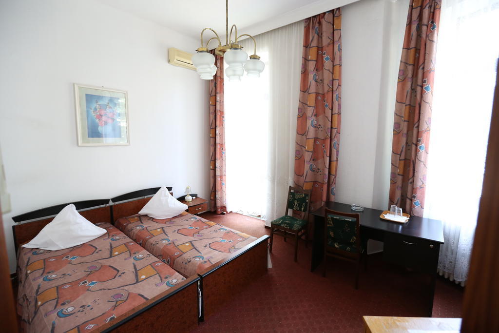 Banat Hotel Букурещ Стая снимка