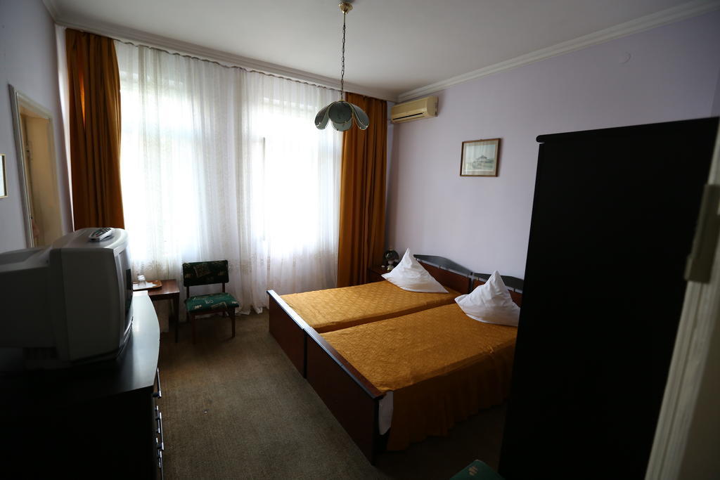 Banat Hotel Букурещ Стая снимка