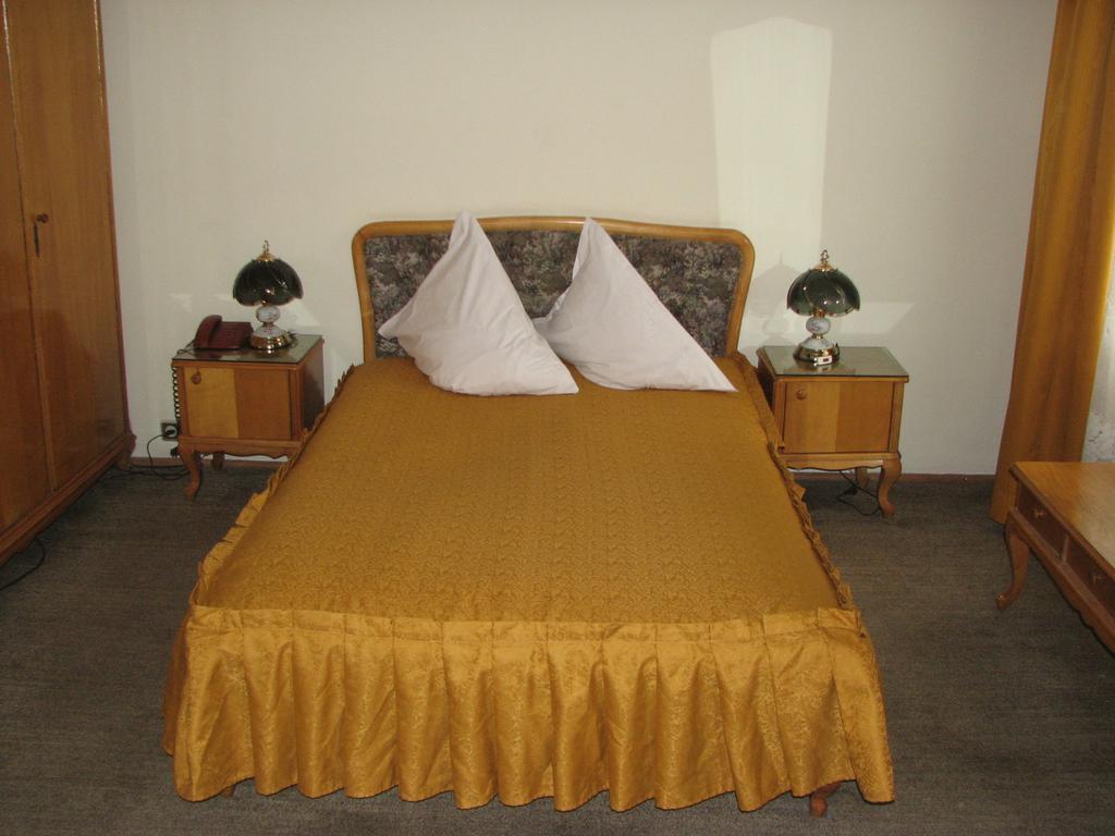 Banat Hotel Букурещ Стая снимка