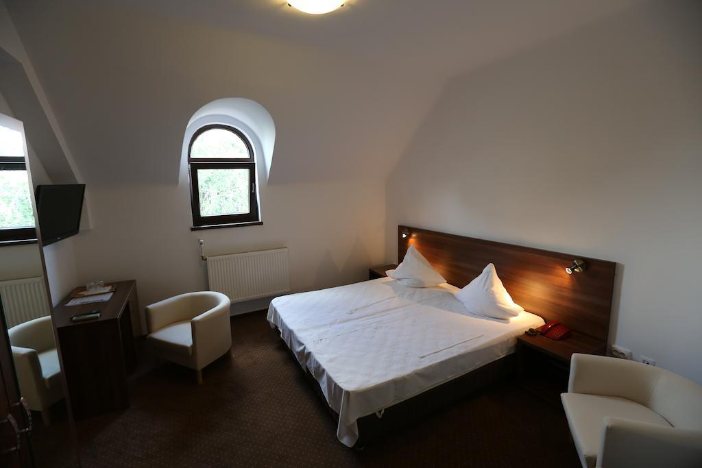 Banat Hotel Букурещ Екстериор снимка