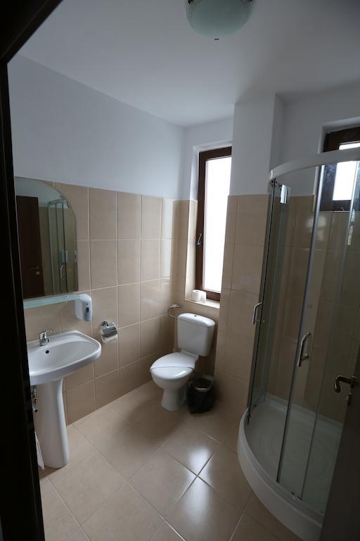 Banat Hotel Букурещ Екстериор снимка