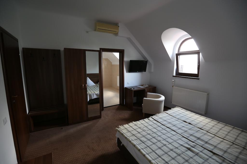 Banat Hotel Букурещ Екстериор снимка